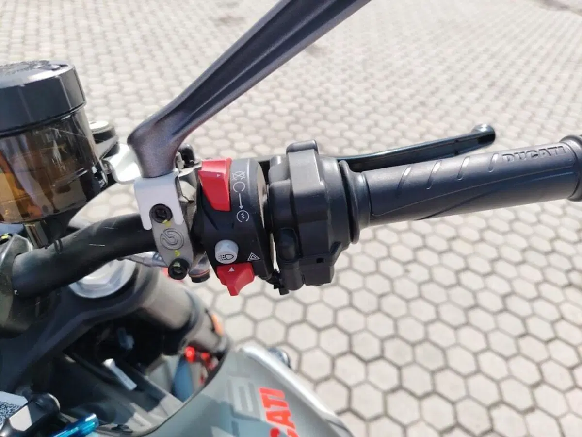 Ducati Monster 937 + (2021 - 25) (10)