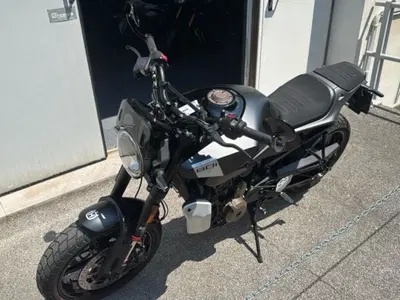 Husqvarna Svartpilen 801 (2024 - 26) usata
