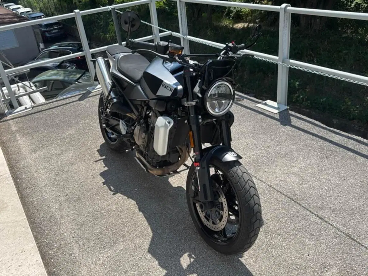 Husqvarna Svartpilen 801 (2024 - 26) (3)