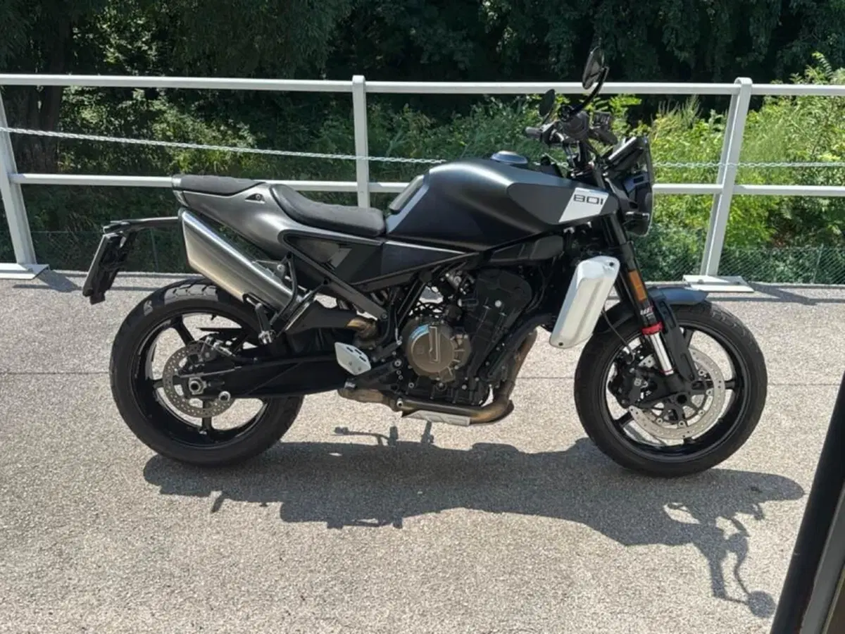 Husqvarna Svartpilen 801 (2024 - 26) (8)