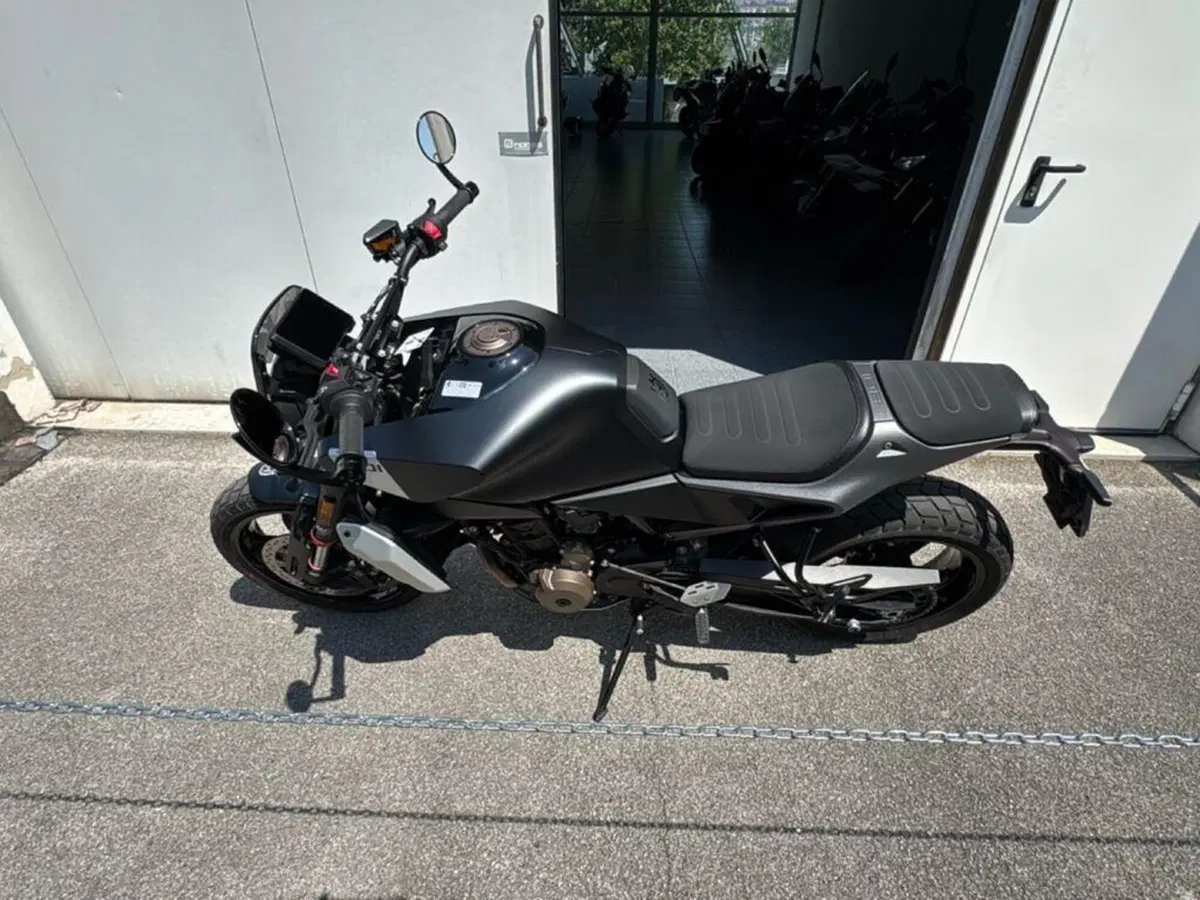 Husqvarna Svartpilen 801 (2024 - 26) (4)