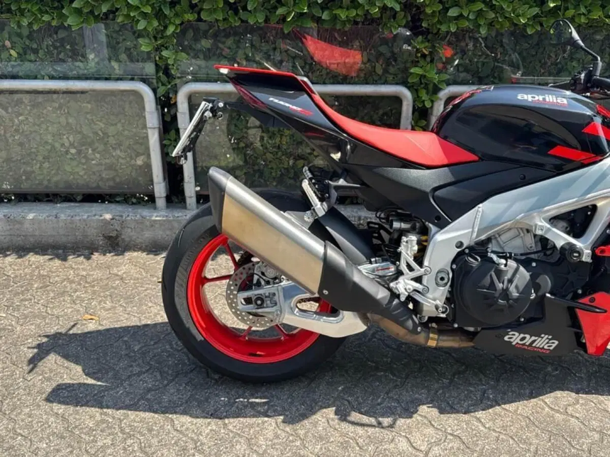Aprilia Tuono V4 Factory (2021 - 24) (10)