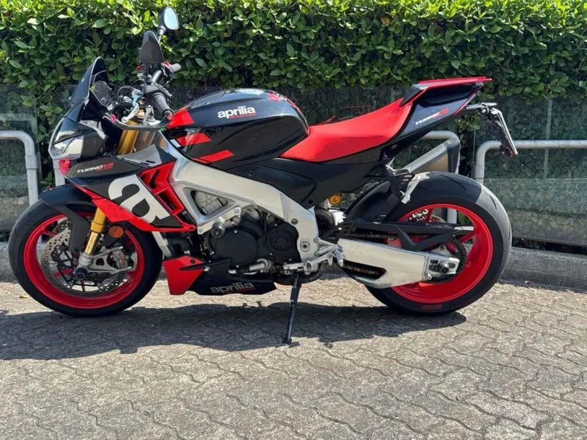 Aprilia Tuono V4 Factory (2021 - 24) (4)
