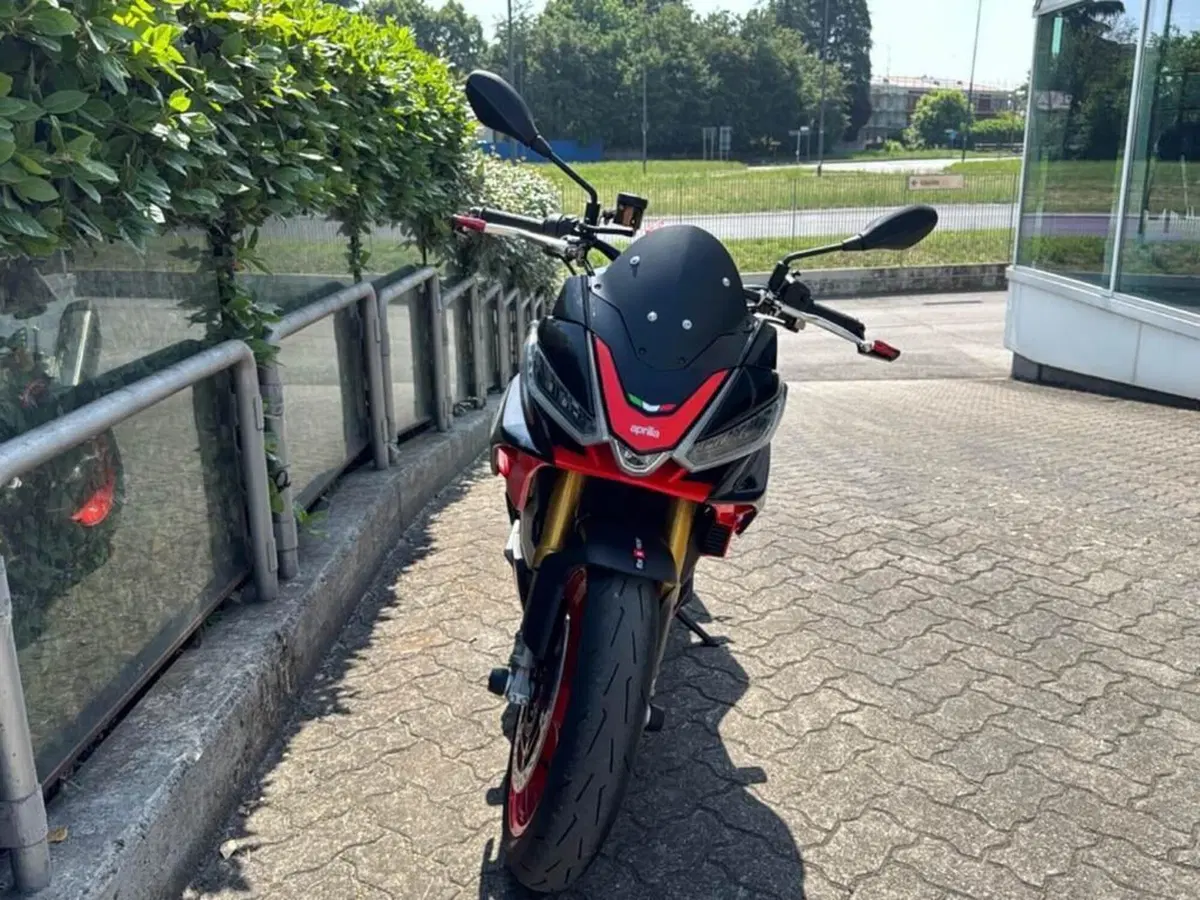 Aprilia Tuono V4 Factory (2021 - 24) (2)