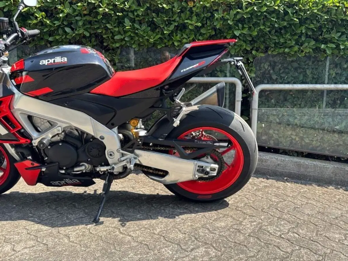 Aprilia Tuono V4 Factory (2021 - 24) (12)