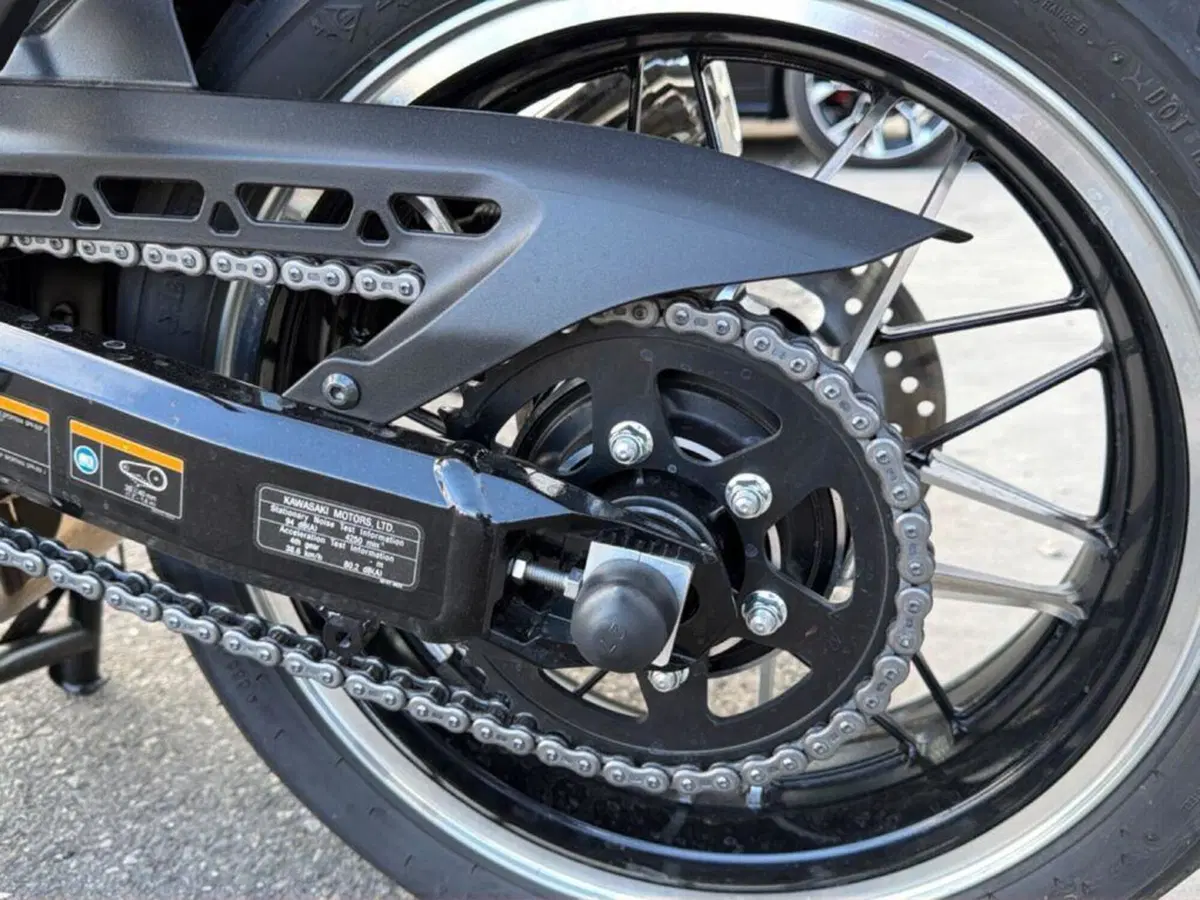 Kawasaki Z 900 RS (2022 - 25) (9)