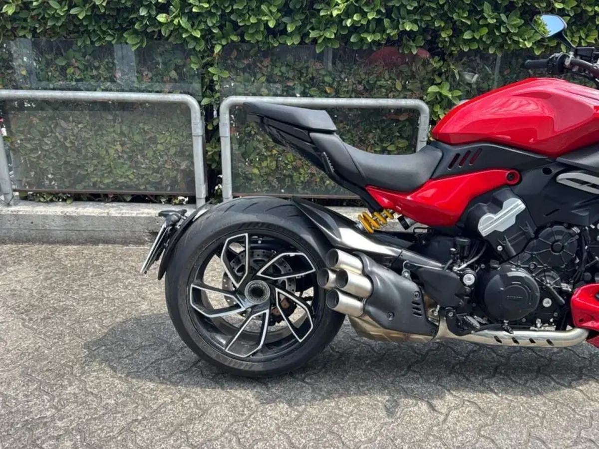 Ducati Diavel V4 (2023 - 26) (9)