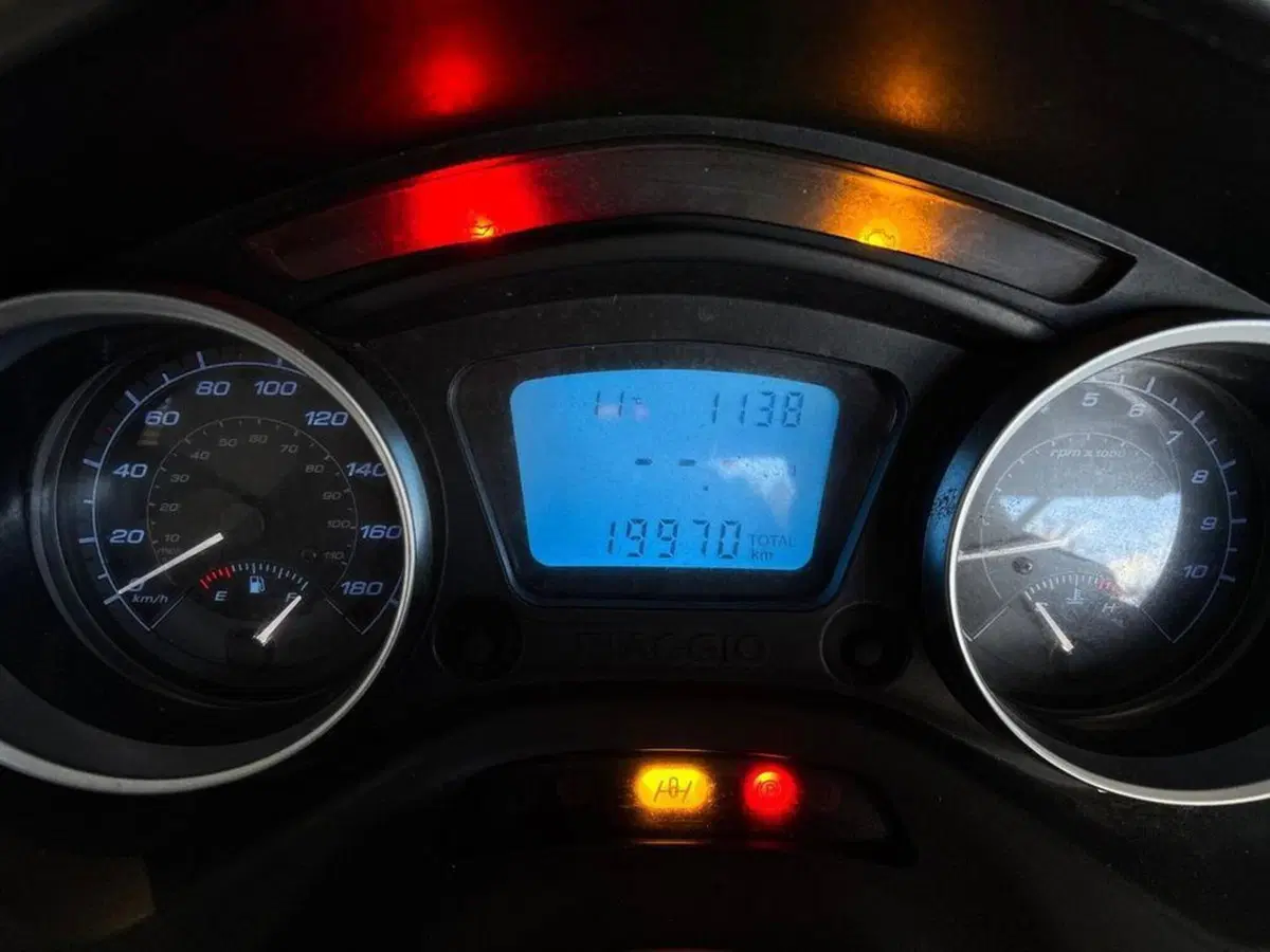 Piaggio MP3 300 ABS Hpe (2021 - 24) (8)