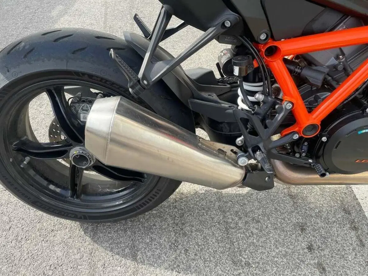 KTM 1390 Super Duke R (2024 - 26) (10)