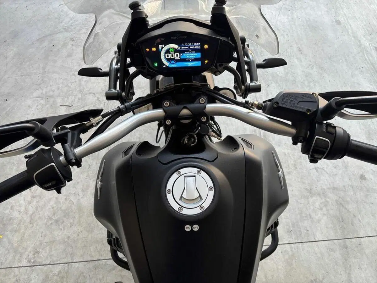 Moto Guzzi V85 TT (2021 - 23) (7)