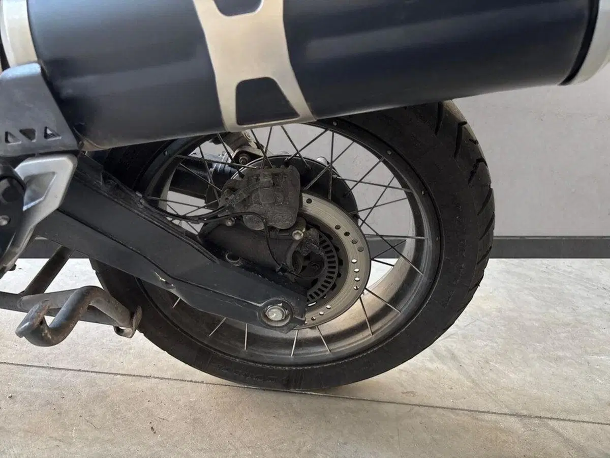 Moto Guzzi V85 TT (2021 - 23) (6)