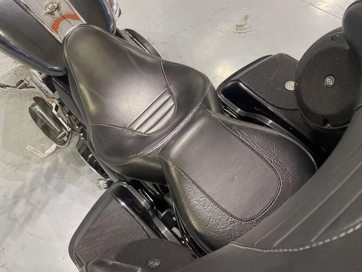 Harley-Davidson 1800 Road Glide Custom (2013) - FLTRXSE (9)
