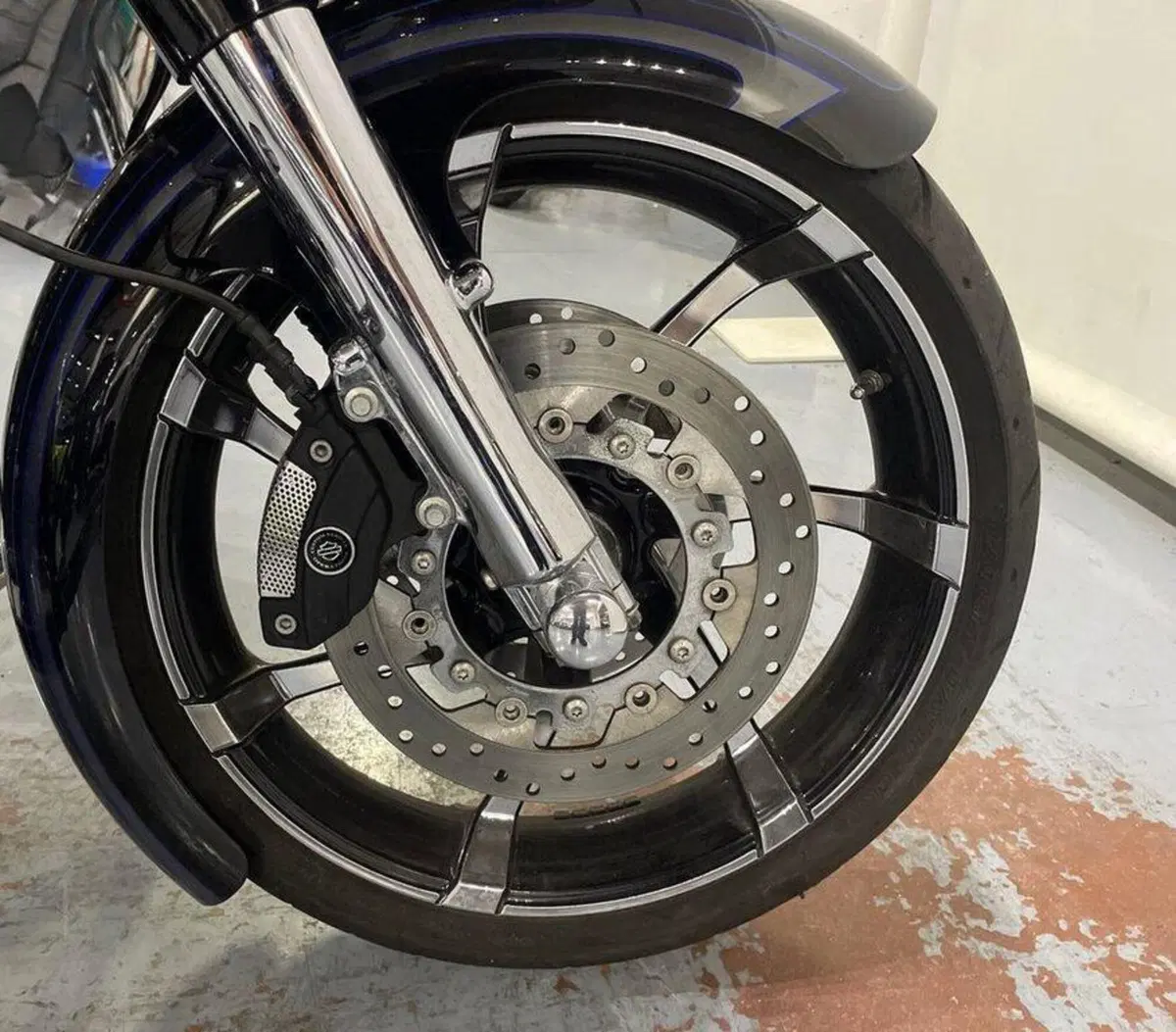 Harley-Davidson 1800 Road Glide Custom (2013) - FLTRXSE (5)