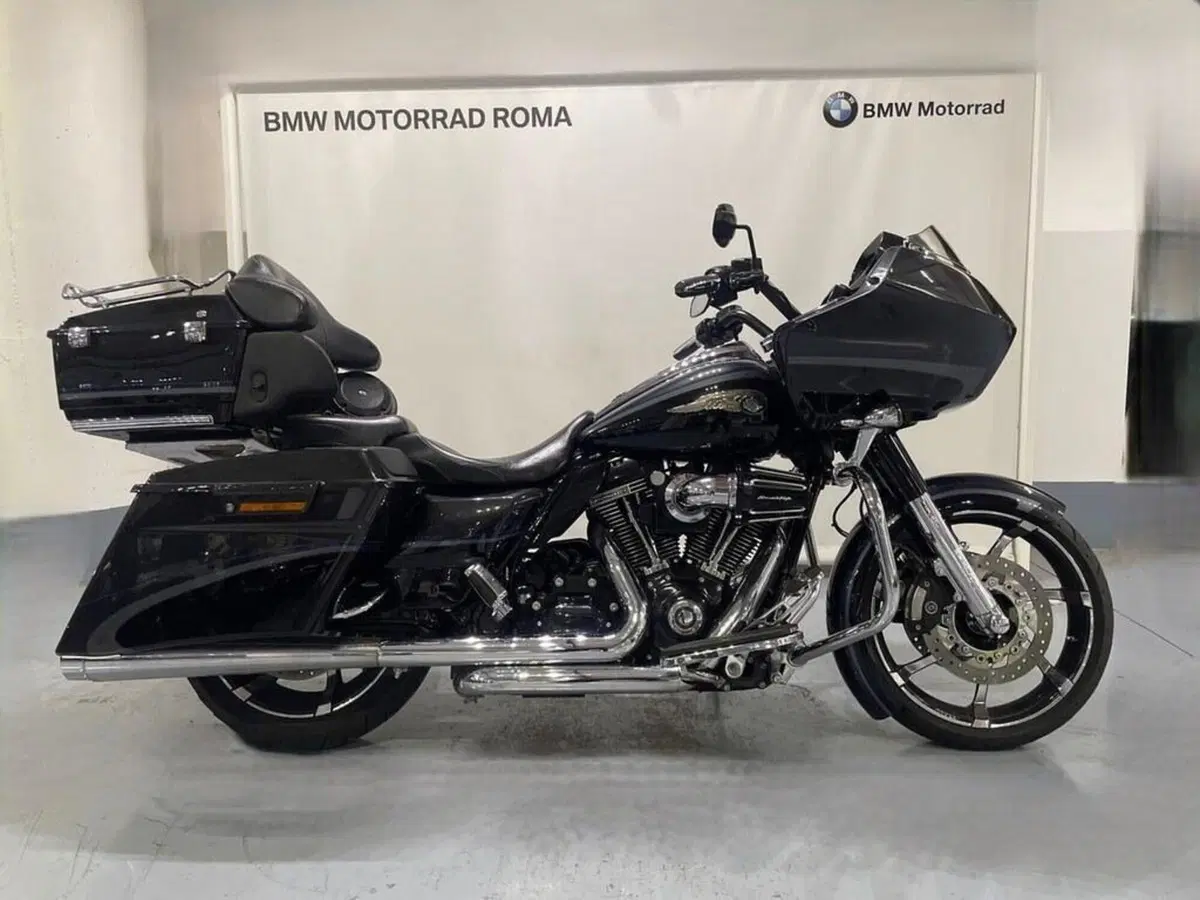 Harley-Davidson 1800 Road Glide Custom (2013) - FLTRXSE (2)