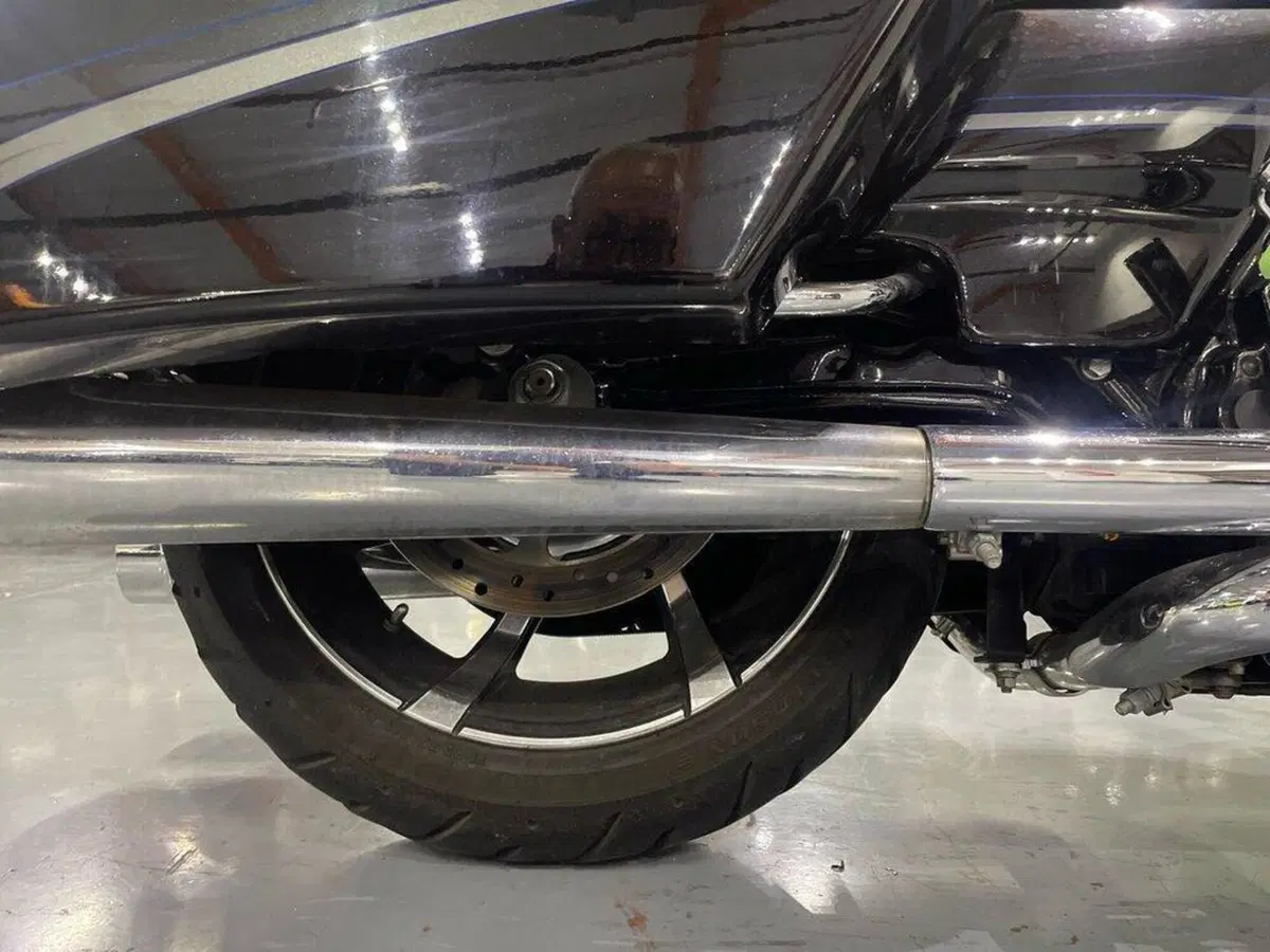 Harley-Davidson 1800 Road Glide Custom (2013) - FLTRXSE (6)