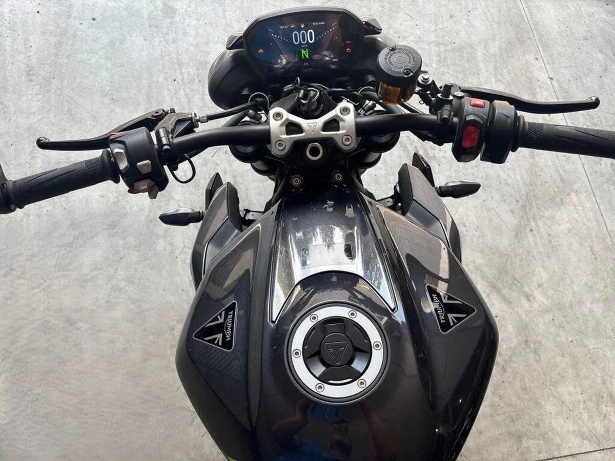 Triumph Street Triple 765 RS (2023 - 26) (7)