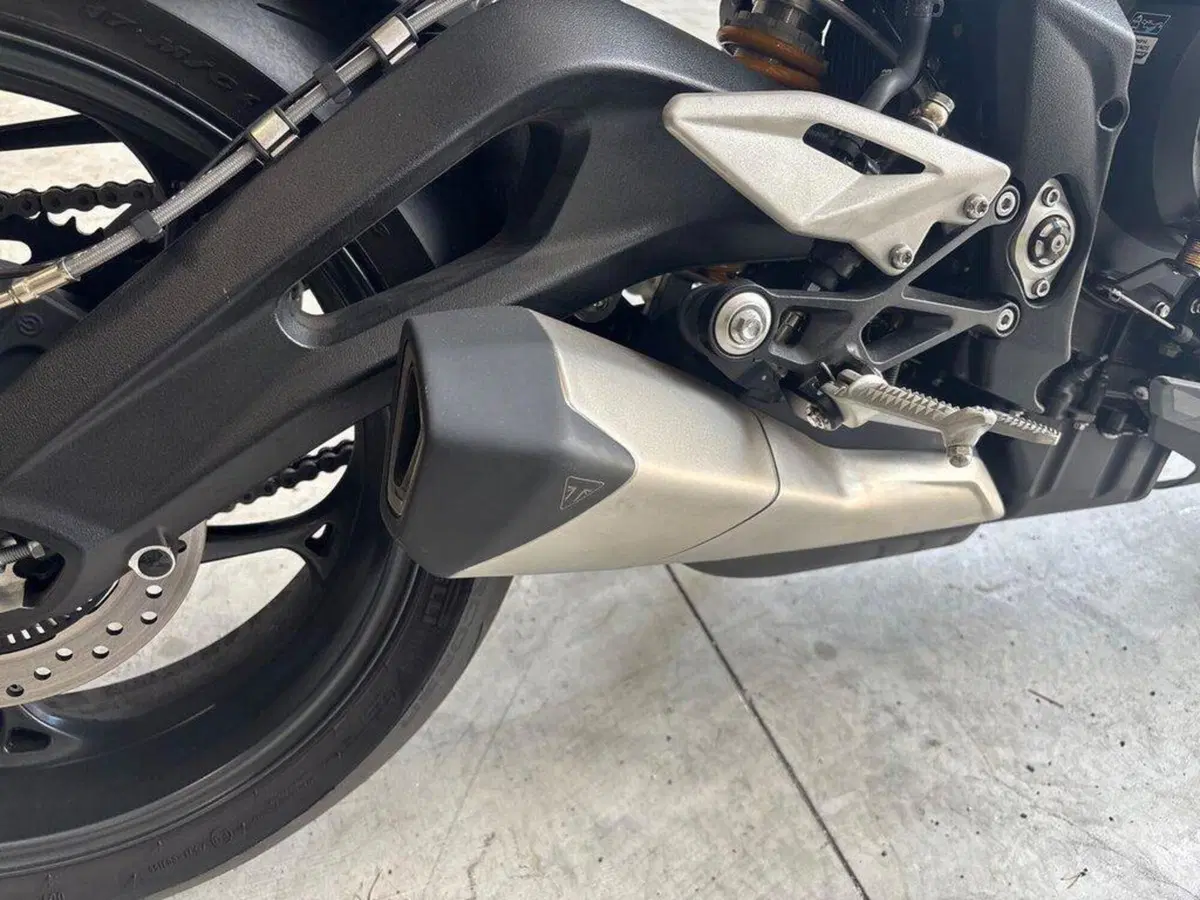 Triumph Street Triple 765 RS (2023 - 26) (10)
