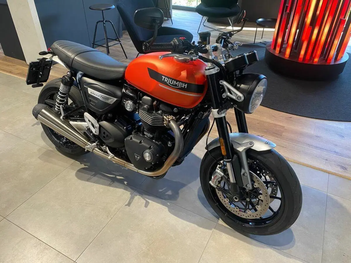 Triumph Speed Twin 1200 (2021 - 24) (2)