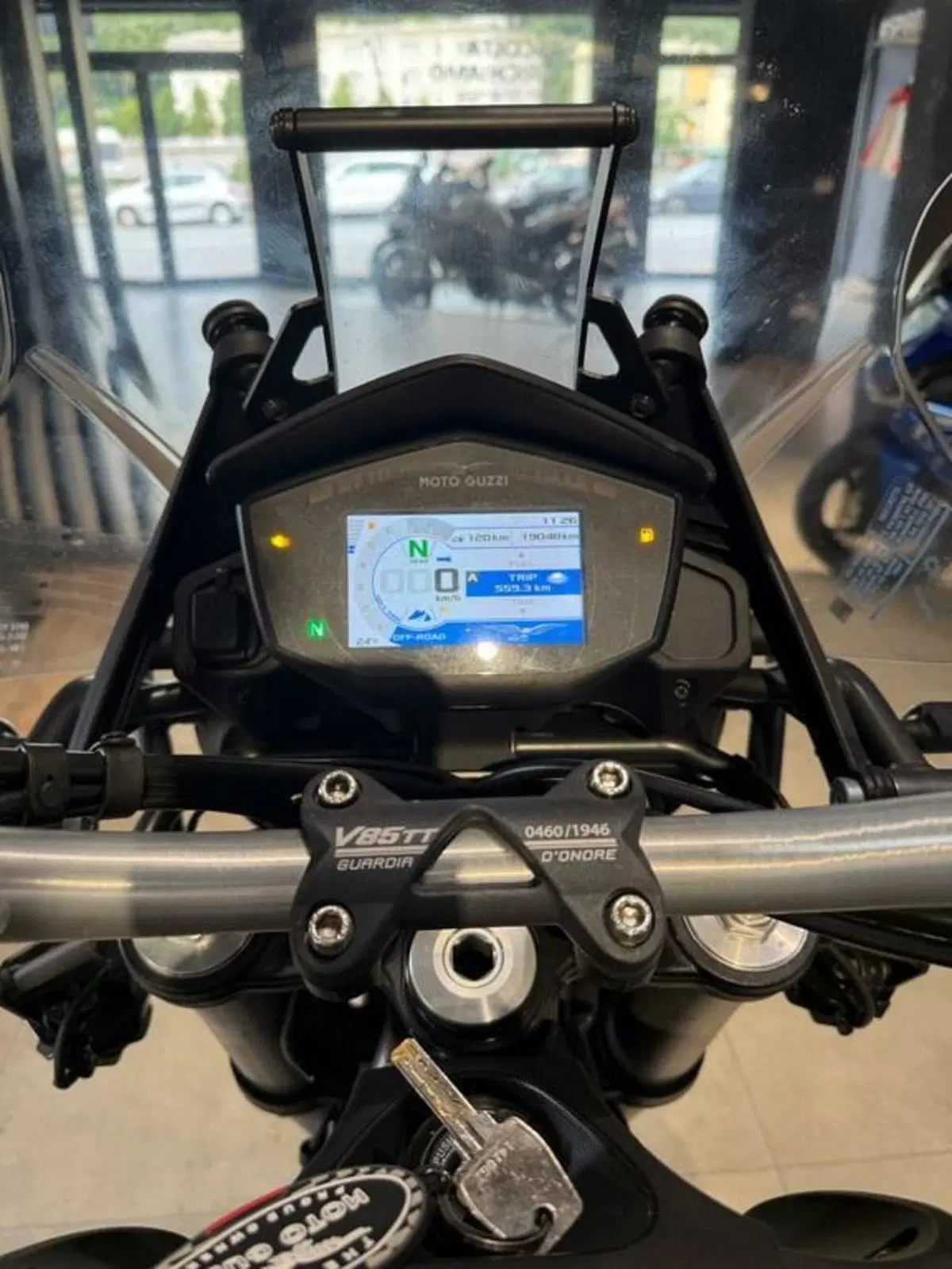 Moto Guzzi V85 TT (2021 - 23) (13)