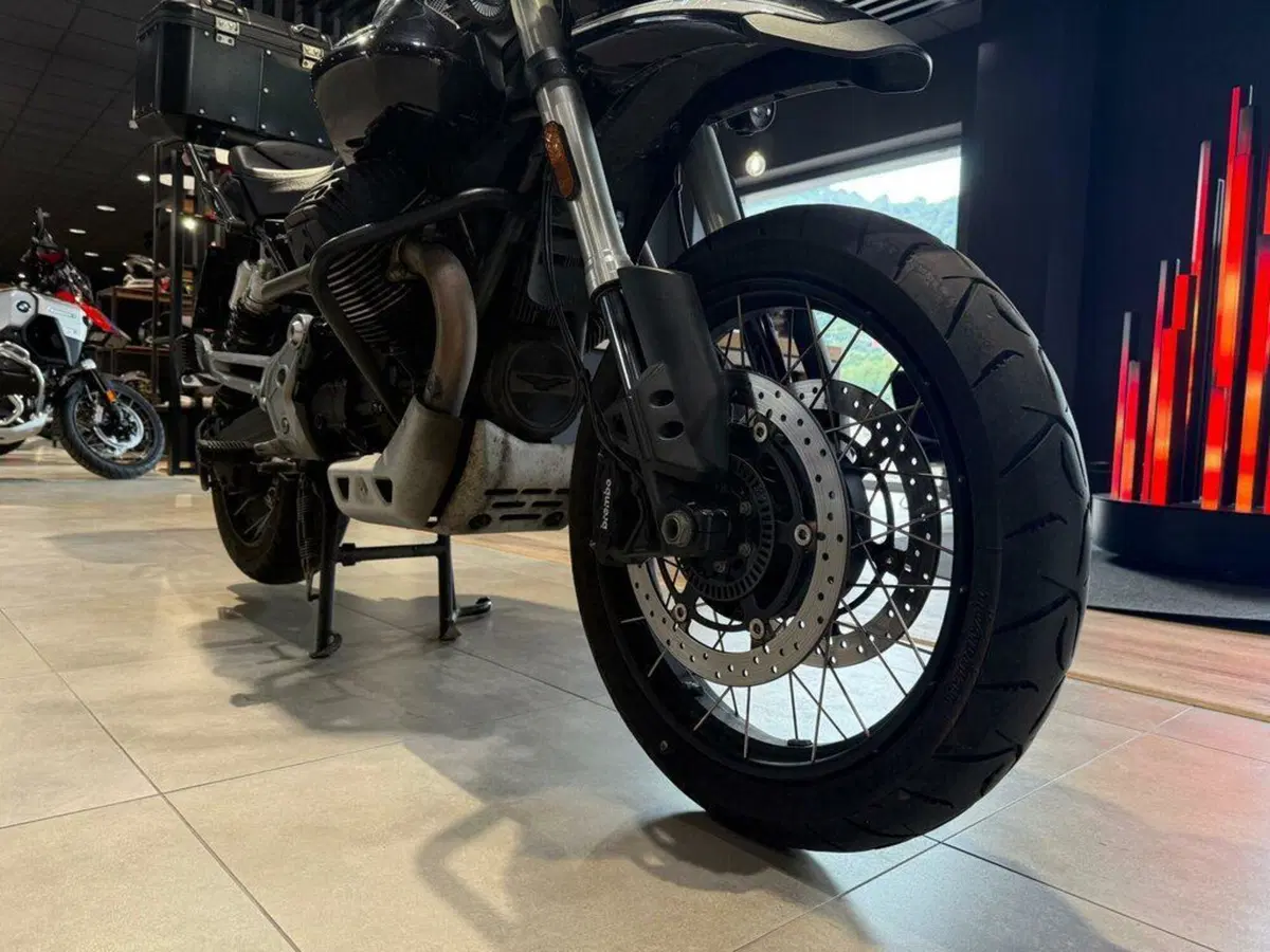 Moto Guzzi V85 TT (2021 - 23) (11)