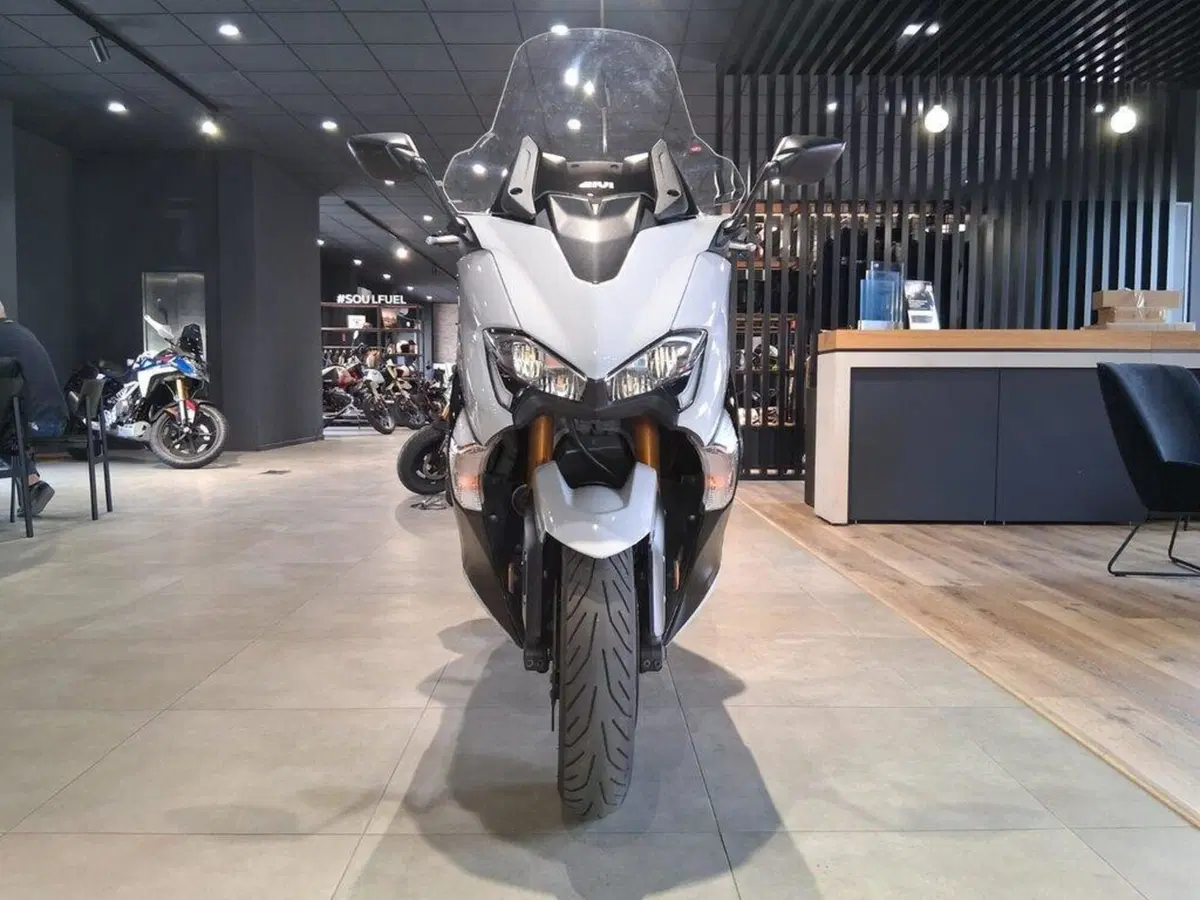 Yamaha T-Max 530 DX (2017 - 19) (3)