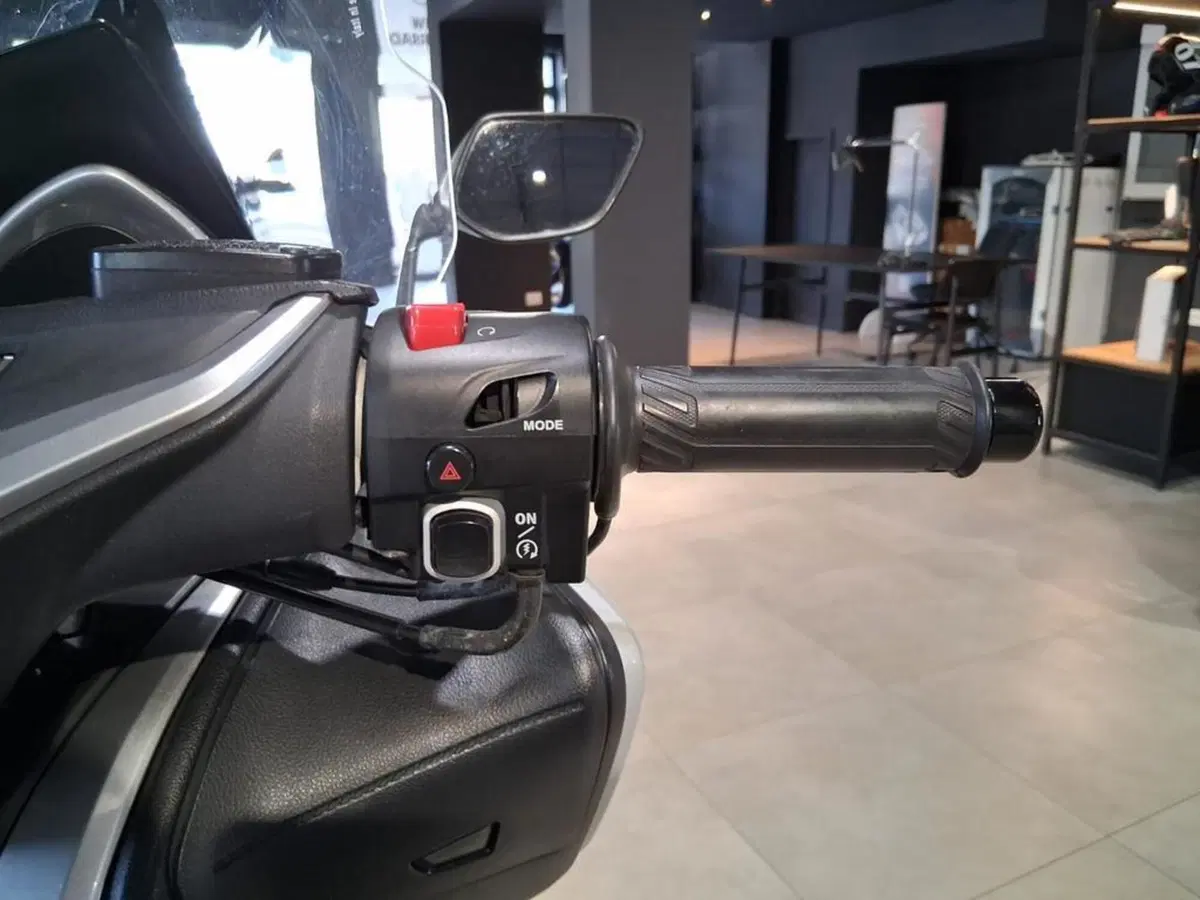 Yamaha T-Max 530 DX (2017 - 19) (10)