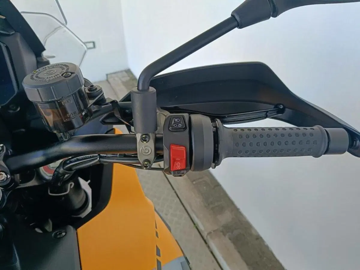 Moto Guzzi Stelvio (2024 - 26) (10)
