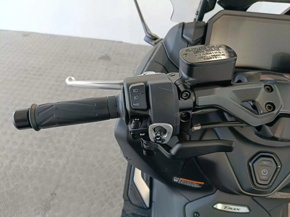 Yamaha T-Max 560 (2022 - 24) (7)