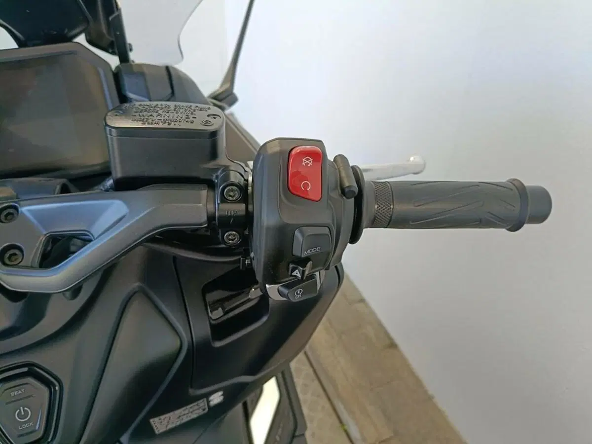 Yamaha T-Max 560 (2022 - 24) (9)