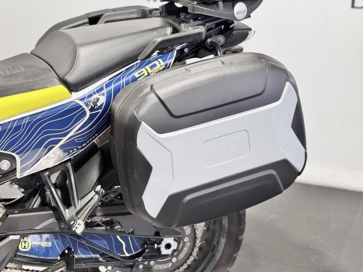 Husqvarna Norden 901 (2022 - 26) (3)