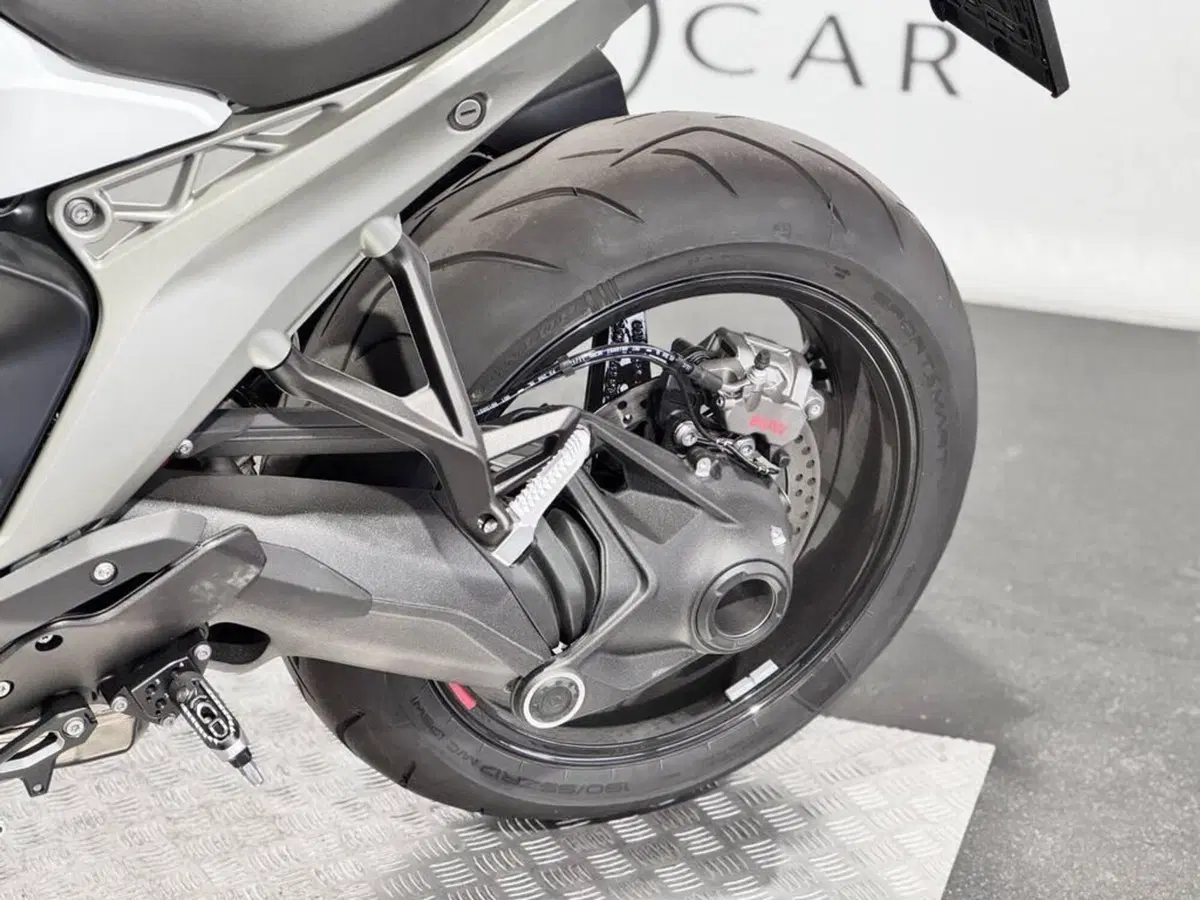 Bmw R 1300 R (2026 - 27) (4)