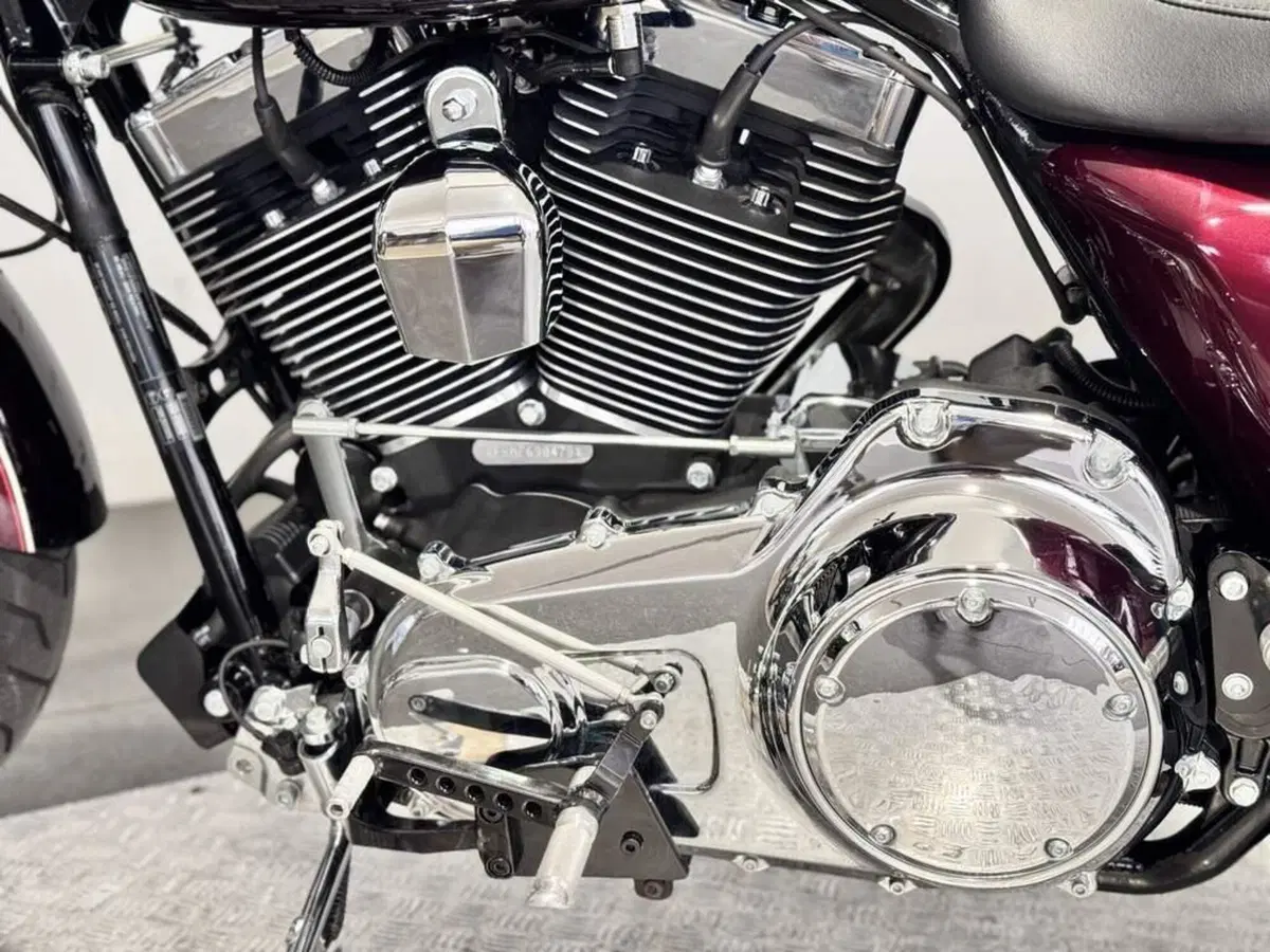 Harley-Davidson 1690 Road King (2013 - 16) - FLHR (5)