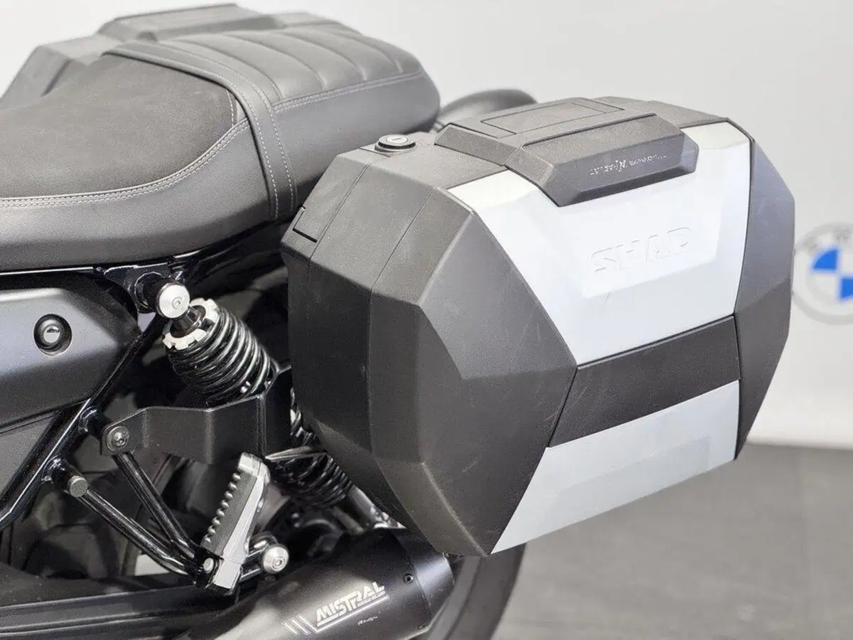 Moto Guzzi V7 Stone (2021 - 24) (4)