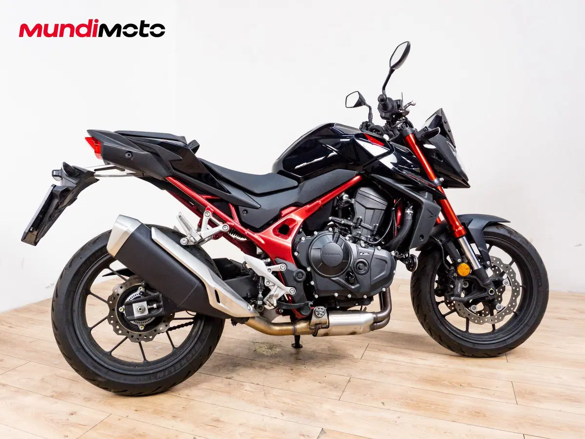 Honda CB 750 Hornet (2025) (3)