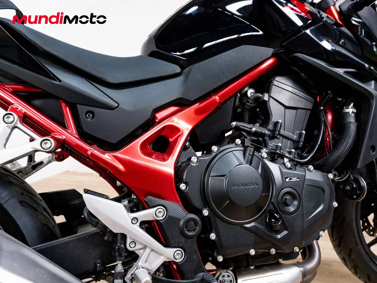 Honda CB 750 Hornet (2025) (4)
