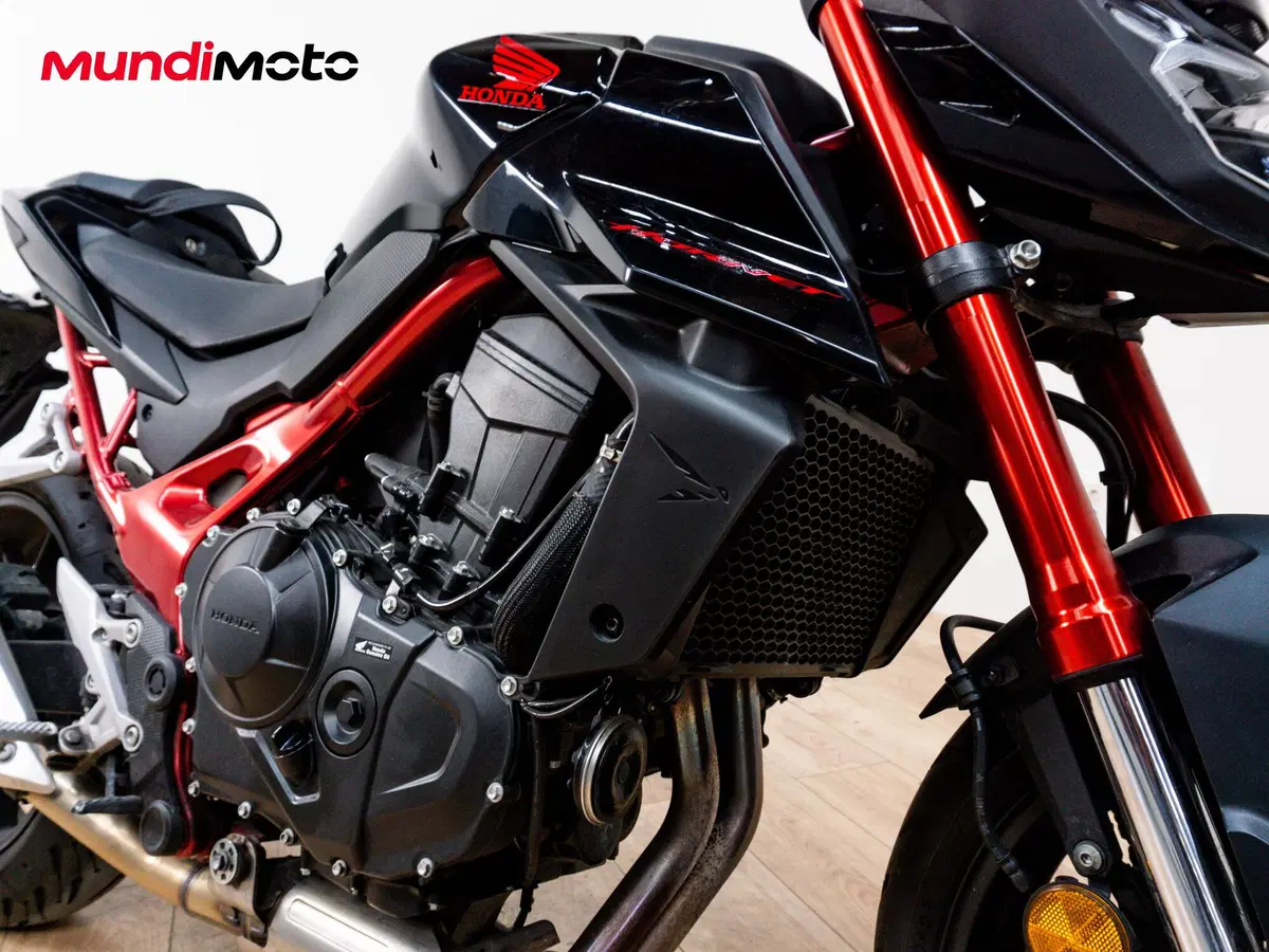 Honda CB 750 Hornet (2025) (5)