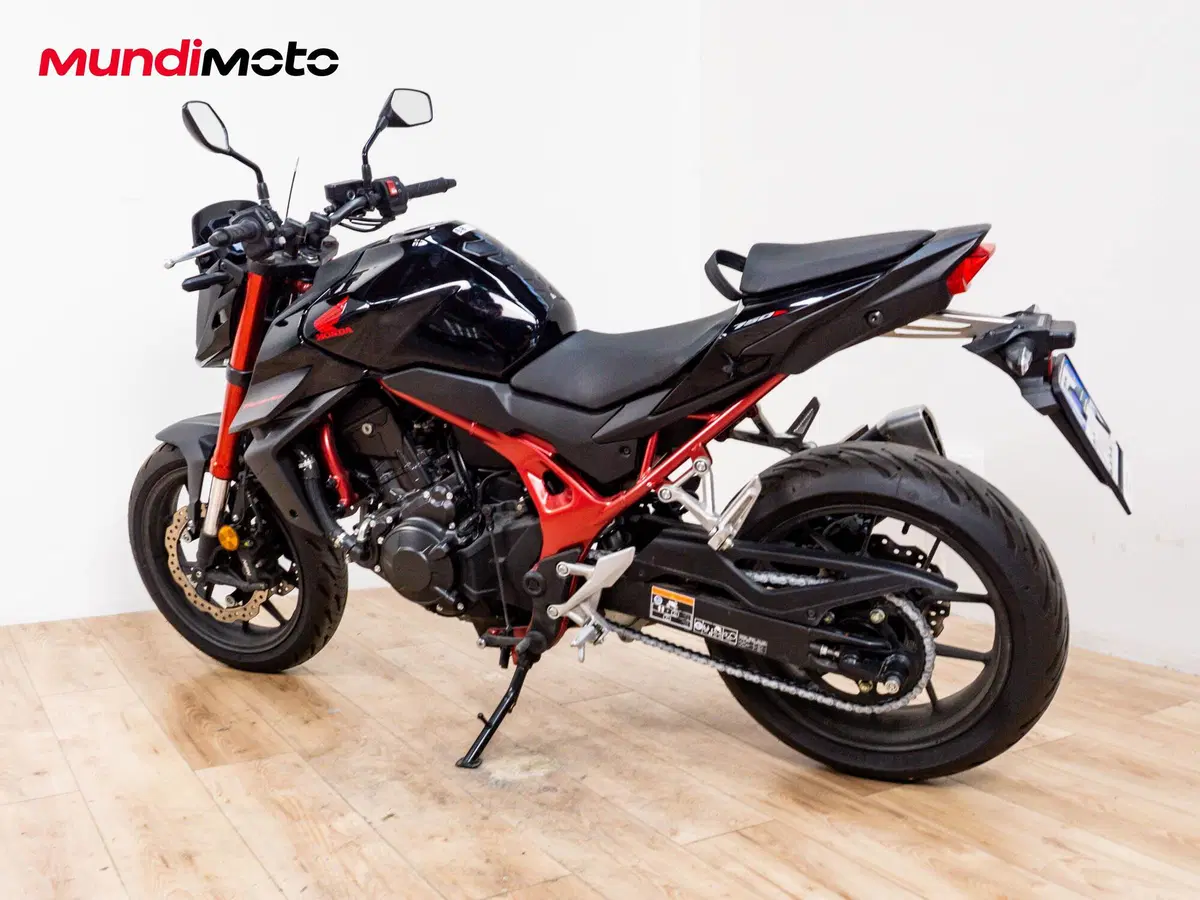 Honda CB 750 Hornet (2025) (7)