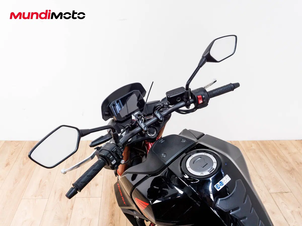 Honda CB 750 Hornet (2025) (11)