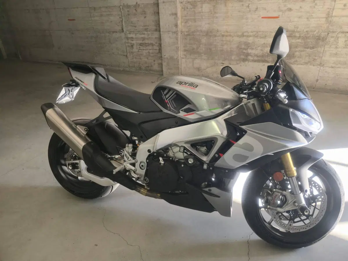Aprilia Tuono V4 (2021 - 24)