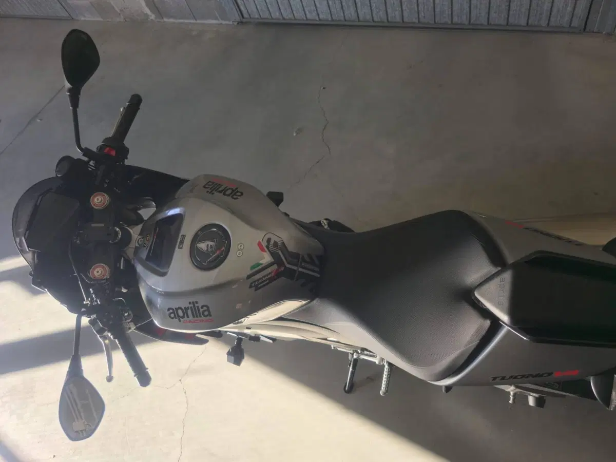 Aprilia Tuono V4 (2021 - 24) (2)
