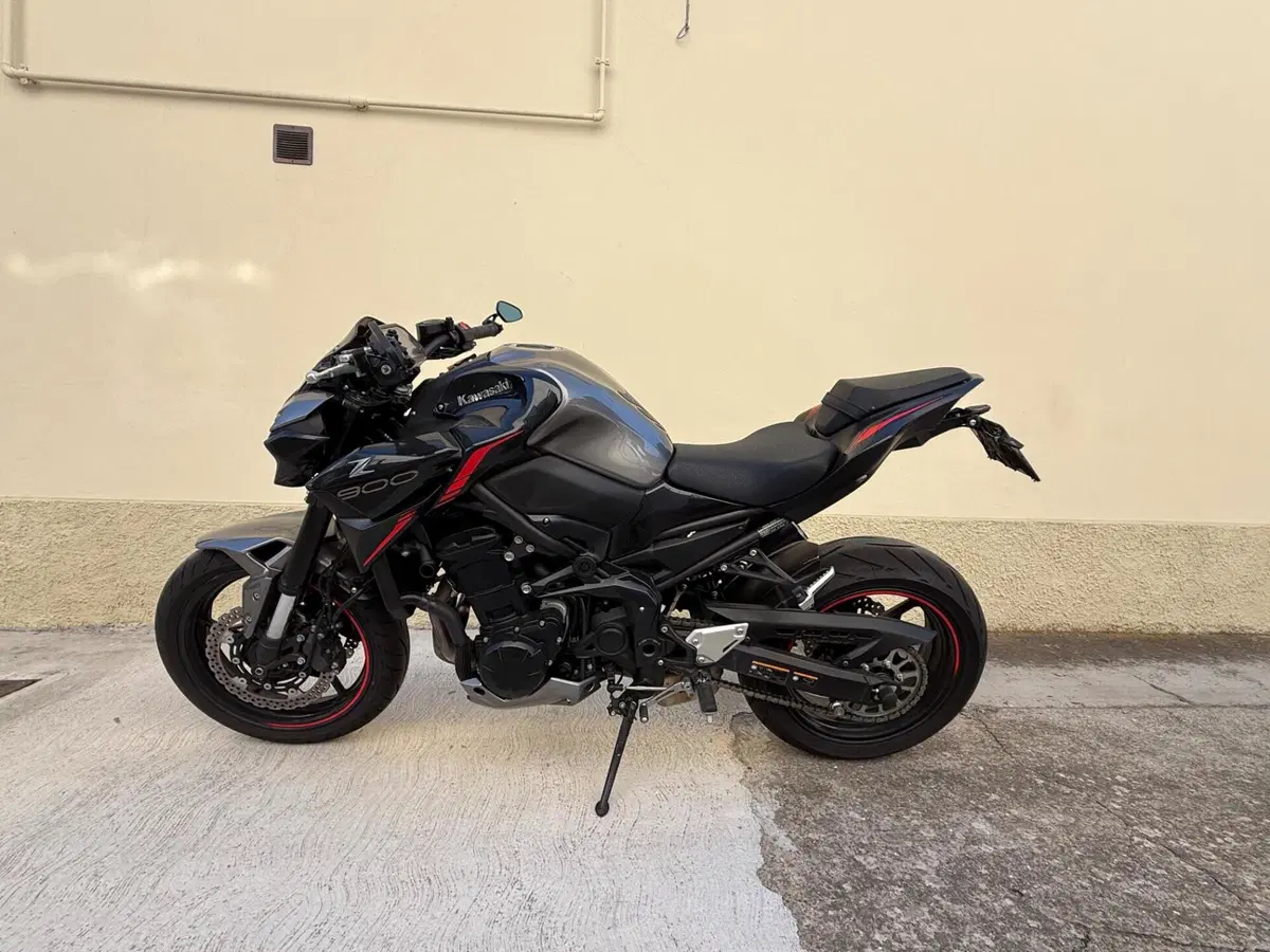 Kawasaki Z 900 (2021 - 24) (2)