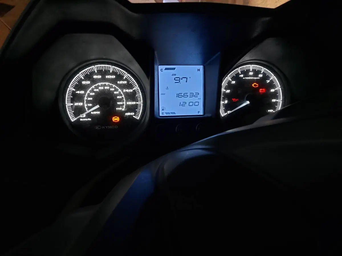 Kymco X-Town 300i ABS (2016 - 20) (4)