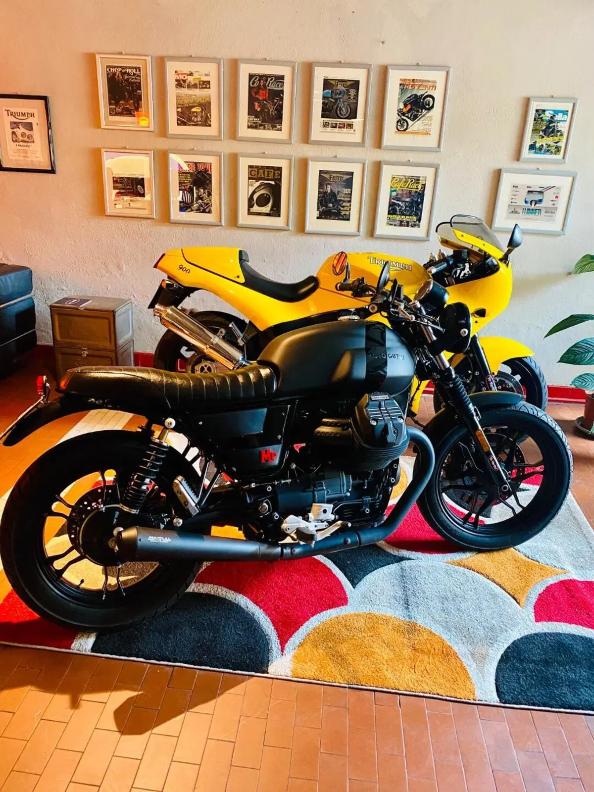 Moto Guzzi V7 III Stone Night Pack (2019 - 20)