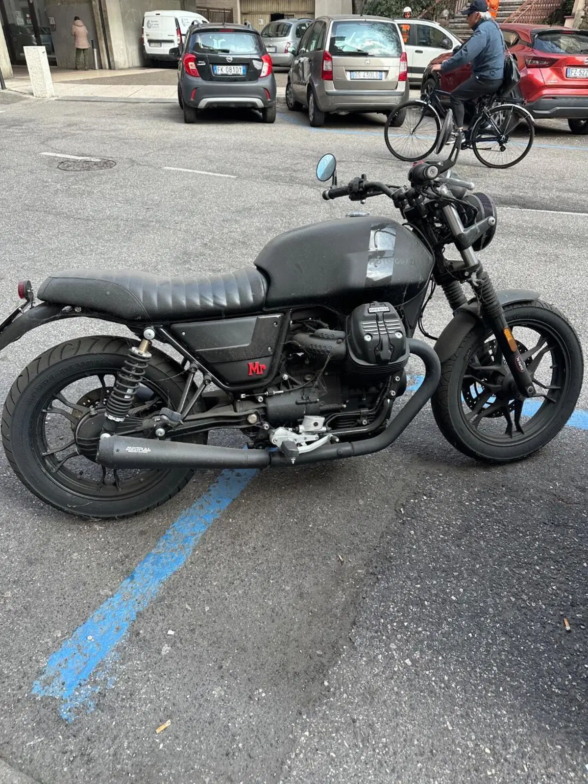 Moto Guzzi V7 III Stone Night Pack (2019 - 20) (3)
