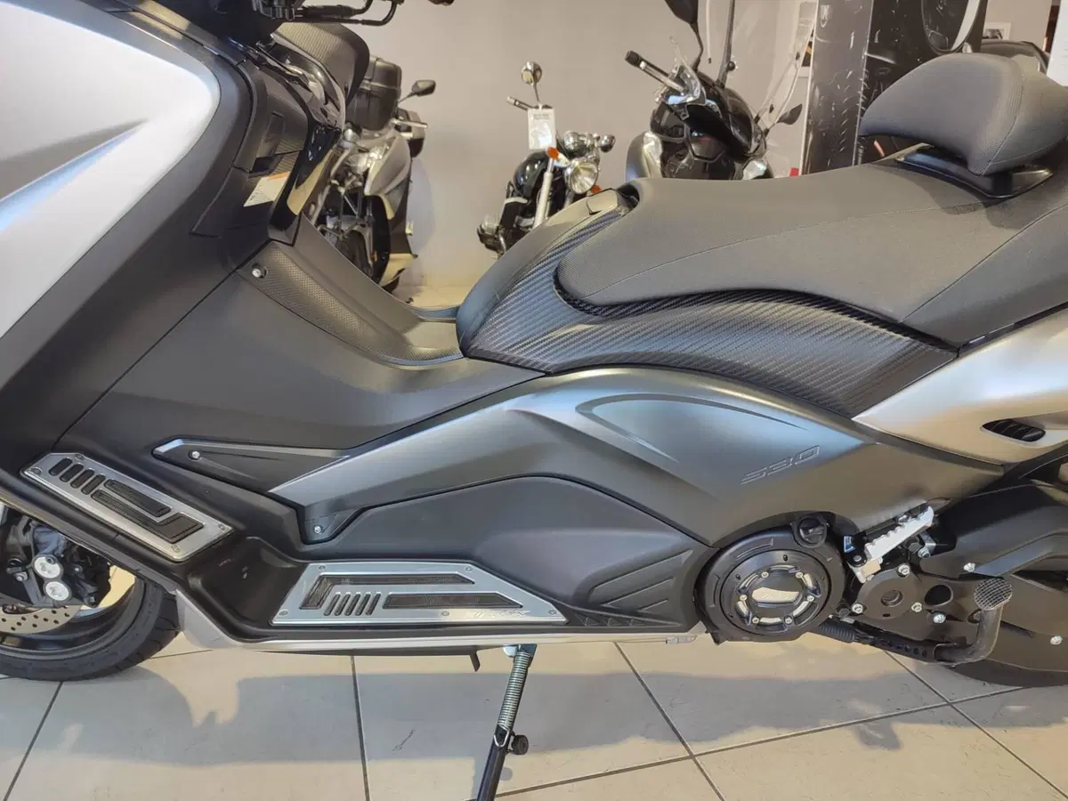 Yamaha T-Max 530 ABS (2015 - 17) (8)