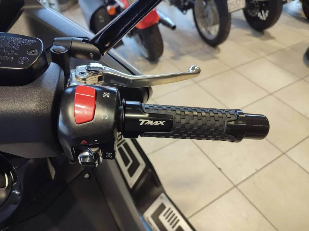 Yamaha T-Max 530 ABS (2015 - 17) (11)