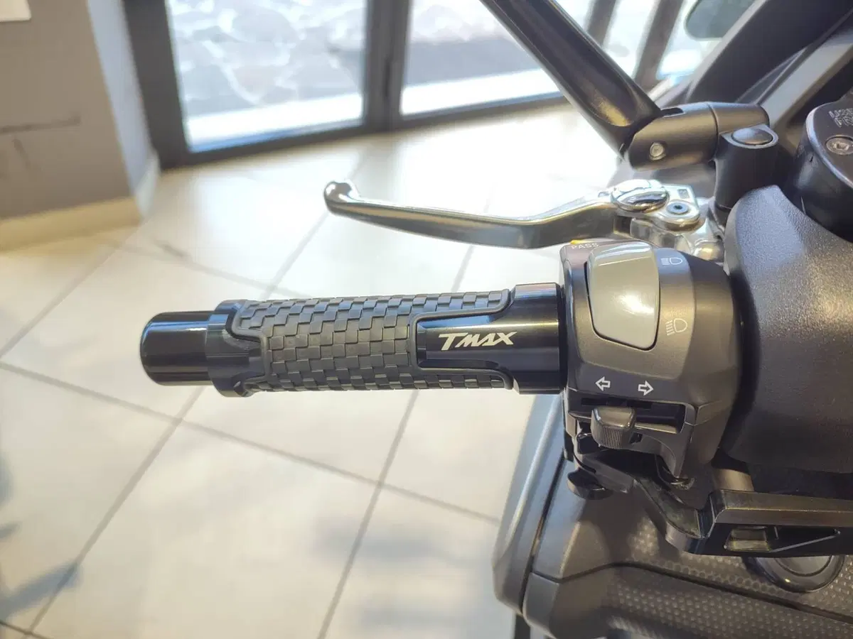 Yamaha T-Max 530 ABS (2015 - 17) (10)