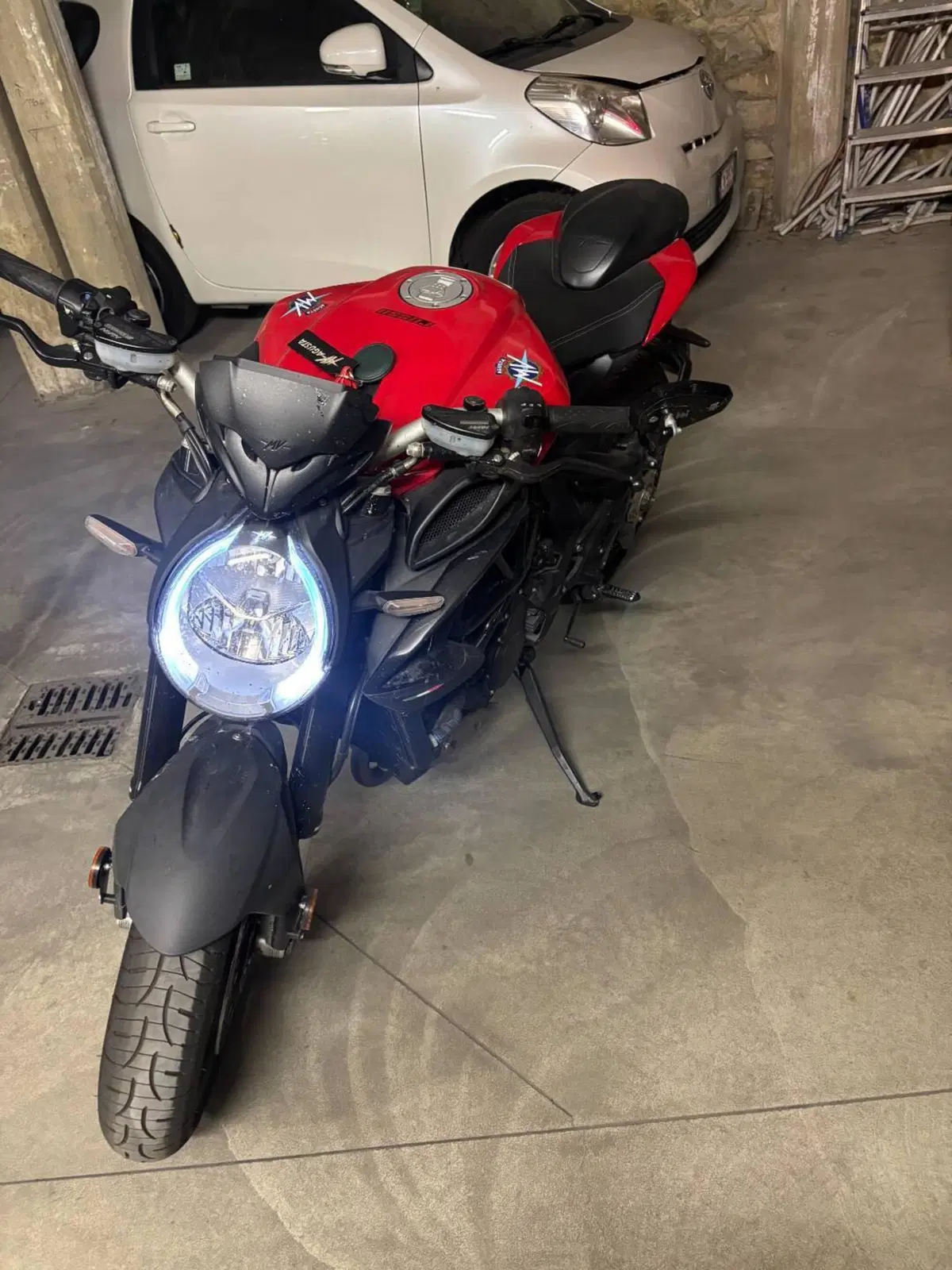 MV Agusta Brutale 800 Rosso (2021 - 23) (2)