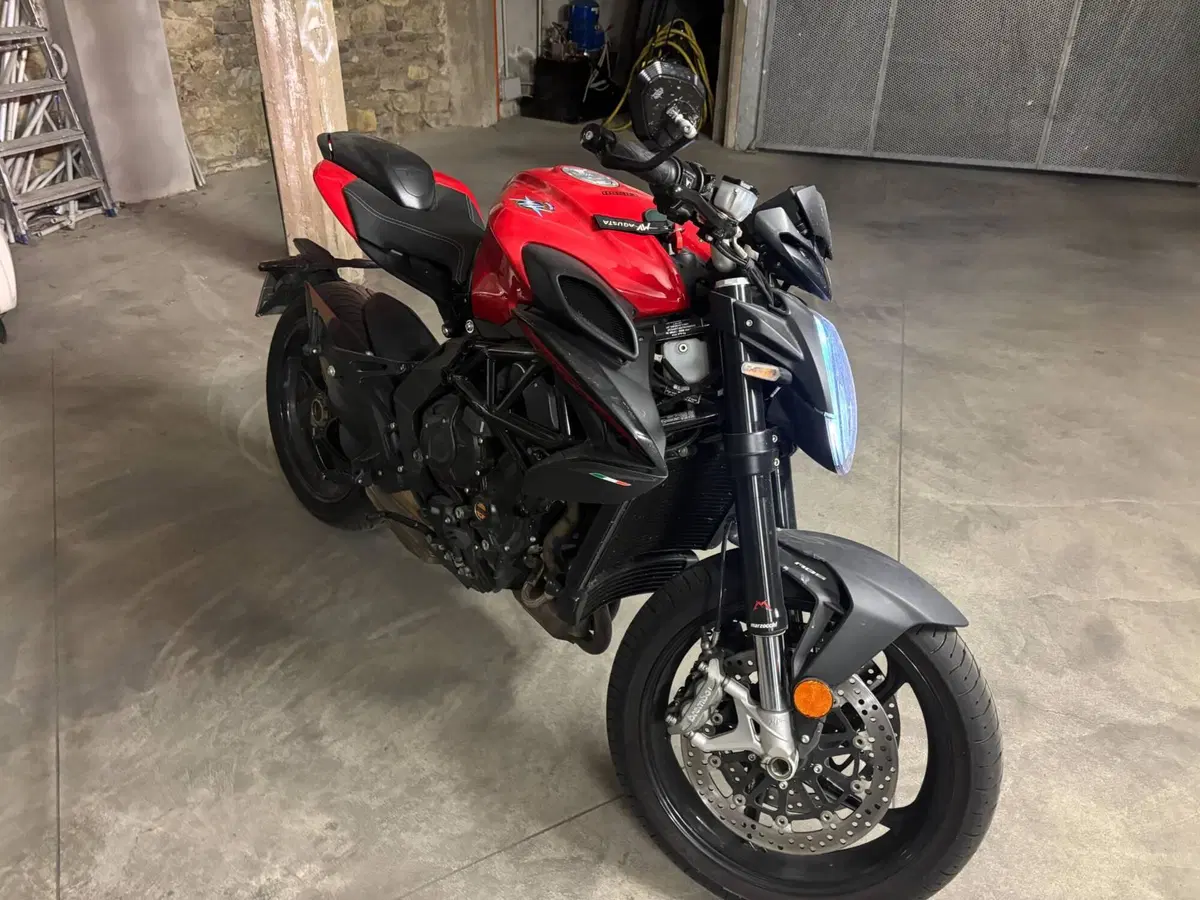 MV Agusta Brutale 800 Rosso (2021 - 23) (6)