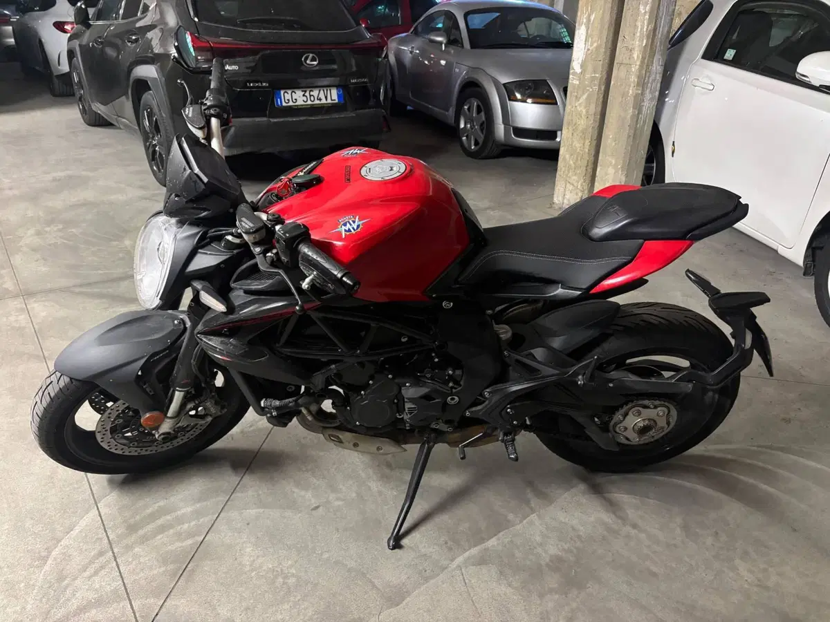 MV Agusta Brutale 800 Rosso (2021 - 23) (8)